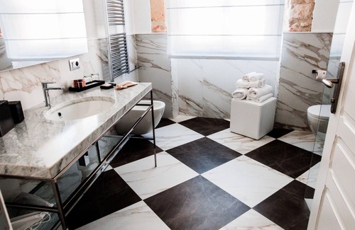 Cagliari Hotel | Elegant Hotel Villa Fanny: Guest Rated 9.8 with Great Amenities