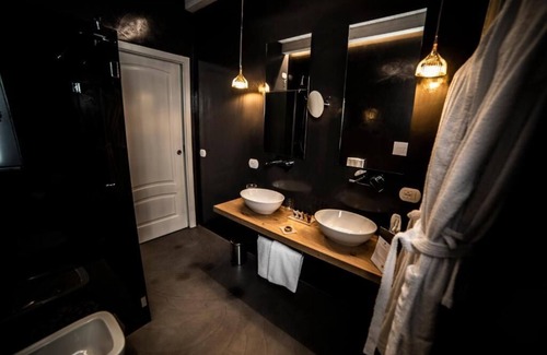 Caltanissetta Hotel | Discover Hotel Villa Flora Relais: Family-Friendly Getaway