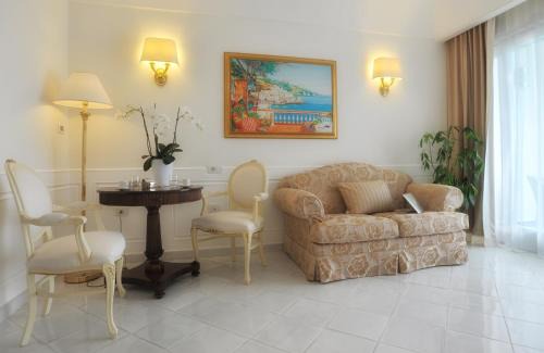 Ravello Hotel | Experience Hotel Villa Fraulo: Oceanfront Relaxation Awaits