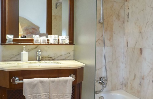 Puerto de la Torre Hotel | Relax at Hotel Villa Guadalupe with Pool & Spa Amenities