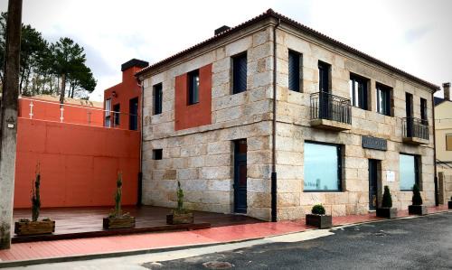 Nogueira de Ramuin Hotel | Discover Hotel Villa México: Pet-Friendly Retreat with Spa