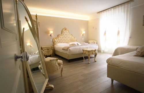 Quercianella Hotel | Discover Hotel Villa Margherita: Pool, Spa & Family-Friendly