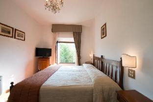 Monteluiano Hotel | Cozy Hotel Villa Montegranelli with Ocean Views & Pool