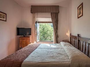 Monteluiano Hotel | Cozy Hotel Villa Montegranelli with Ocean Views & Pool