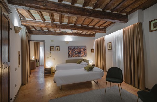 Monteluiano Hotel | Discover Hotel Villa Montegranelli: Pool & Family-Friendly