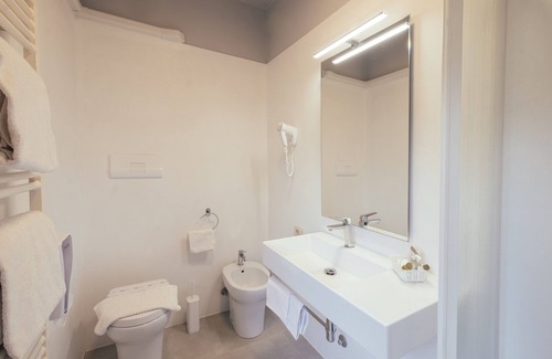 Monteluiano Hotel | Discover Hotel Villa Montegranelli: Pool & Family-Friendly