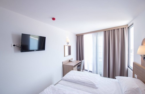 Stikovica Bed & Breakfast | Discover Hotel Villa Paradiso: Family-Friendly Getaway
