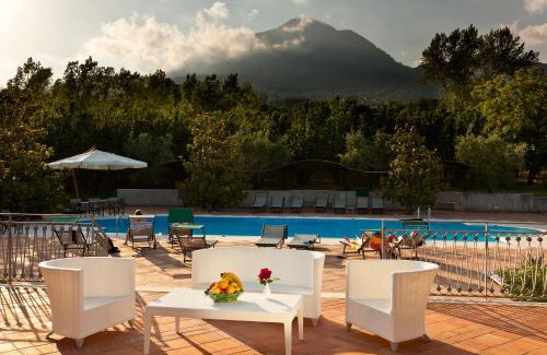 San Cipriano Picentino Hotel | Elegant Hotel Villa Rizzo Resort and Spa with Ocean Views