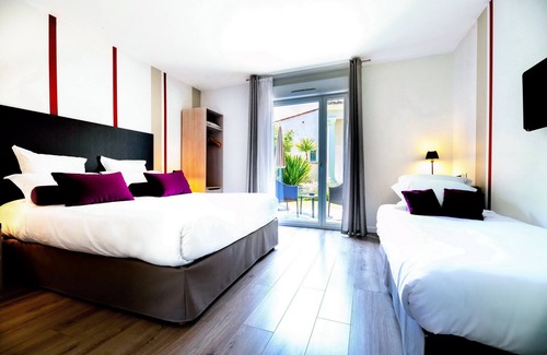 Mougins Hotel | Elegantly Appointed Hotel Villa Sophia with Pool & Dining