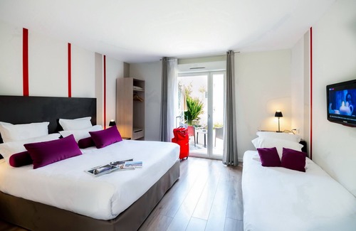 Mougins Hotel | Elegantly Appointed Hotel Villa Sophia with Pool & Dining