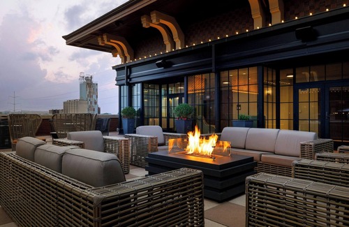 Historic Downtown Grapevine Hotel | Discover Hotel Vin: 4-Star Comfort with Spa & Dining