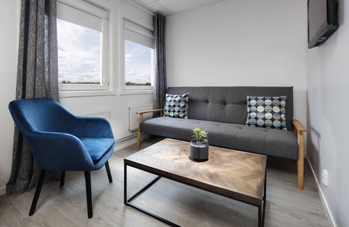 Sodertalje Hotel | Discover Hotel Vindeus: Family-Friendly Stay with Breakfast