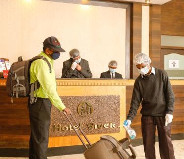 Coonoor Hotel | Discover Hotel Vivek: Family-Friendly with Pool & Dining