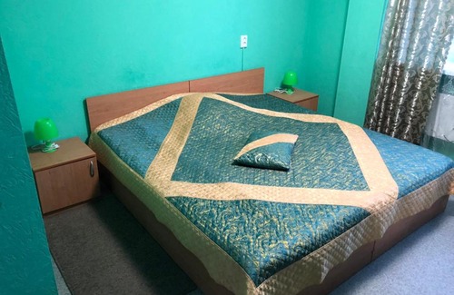 Nizhny Novgorod Bed & Breakfast | Budget-Friendly Stay at Hotel Vizit with Breakfast Included