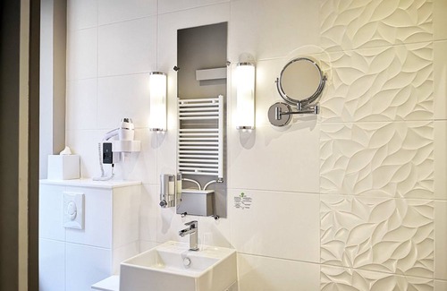Graslin - Commerce Hotel | Stylish Hotel Voltaire Opera Nantes Centre: Top Amenities Await