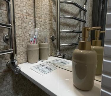 Uman Hotel | Budget-Friendly Hotel Voyage with Breakfast & Pet Amenities