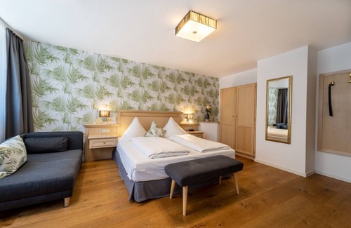 Reutlingen Hotel | Guest Rated 9.2: Hotel Württemberger Hof with Breakfast & Access