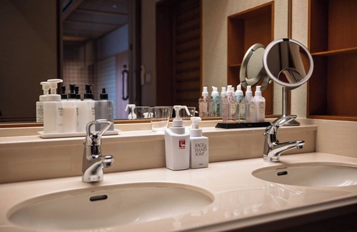Takarazuka House | Experience Comfort at Hotel Wakamizu with Spa & Hot Tub