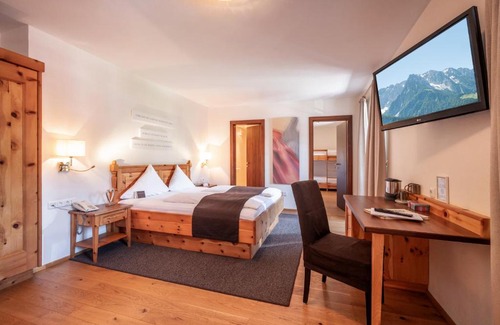 Walchsee Hotel | Pet-Friendly Retreat at Hotel Walchseer Hof with Ocean Views