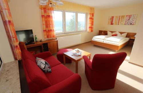 Treffurt Hotel | Discover Hotel Waldblick: Family-Friendly Retreat with Dining