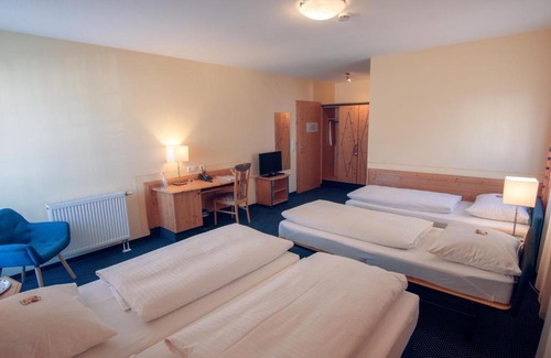 Kist Hotel | Welcoming Hotel Waldeck Garni with Family-Friendly Amenities