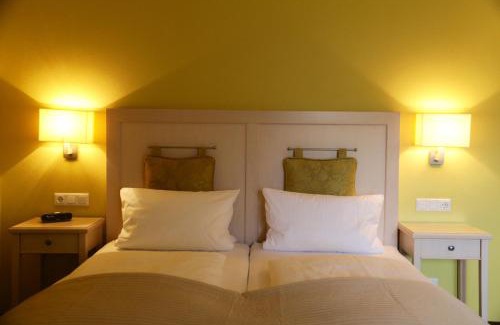 Friesoythe Hotel | Welcoming Hotel Waldgasthof Schöning with Hot Tub & Breakfast