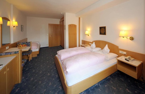 Sciaves Hotel | Experience Comfort at Hotel Waldheim with Pool & Spa
