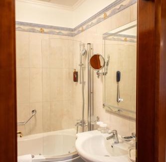 Osijek Hotel | Discover Hotel Waldinger: 4-Star Stay with Hot Tub & Dining
