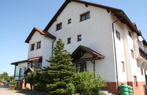 Dankmarshausen Hotel | Explore Hotel Waldschlösschen: Pet-Friendly Retreat