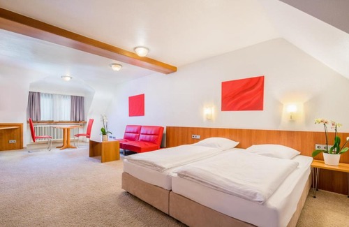 Boeblingen Hotel | Convenient Hotel Wanner: Family-Friendly & Accessible Stay