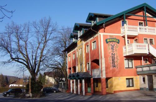 Regau Hotel | Discover Comfort at Hotel Weinberg GmbH with Spa & Dining