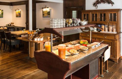 Leiwen Hotel | Pet Friendly Retreat at Hotel Weinhaus Weis with Pool