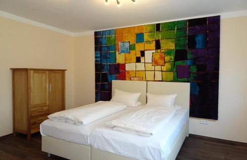 Frankenthal Hotel | Cozy Retreat at Hotel & Weinstube Restaurant Filling