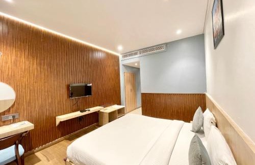Varanasi Hotel | HOTEL WELL INN ! VARANASI fully Air-Conditioned hotel with Lift-wifi- Parking availability, near Kashi Vishwanath Temple, and Ganga ghat