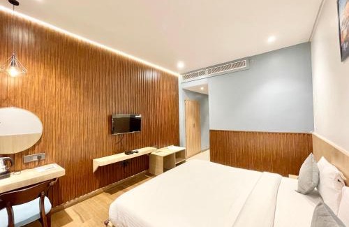 Varanasi Hotel | HOTEL WELL INN ! VARANASI fully Air-Conditioned hotel with Lift-wifi- Parking availability, near Kashi Vishwanath Temple, and Ganga ghat