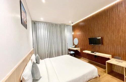 Varanasi Hotel | HOTEL WELL INN ! VARANASI fully Air-Conditioned hotel with Lift-wifi- Parking availability, near Kashi Vishwanath Temple, and Ganga ghat