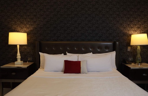 Centro Hotel | Relax at Hotel Wellintown: Pool, Spa & 9.2/10 Rating!