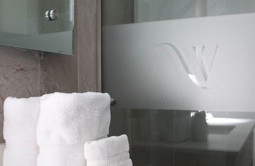 Centro Hotel | Relax at Hotel Wellintown: Pool, Spa & 9.2/10 Rating!