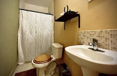 San Juan del Rio Hotel | Discover Comfort at Hotel West Refugio with Pool & Spa