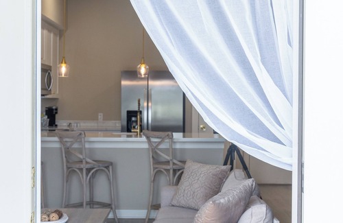 Pascagoula Hotel | Experience Hotel Whiskey: Family-Friendly Stay in Pascagoula