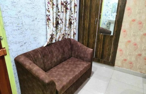 Gonda Apartment | Hotel White Stone Premium AC Room 1