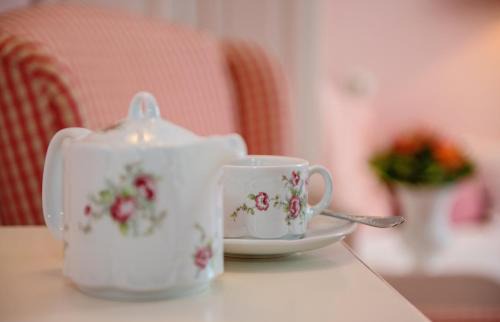 Wenningstedt-Braderup Hotel | Charming Hotel Wiesbaden: Family-Friendly & Highly Rated