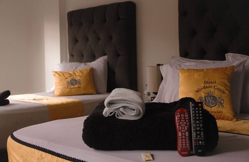 Los Martires Hotel | Budget-Friendly Stay at Hotel Windsor Castle Bogotá