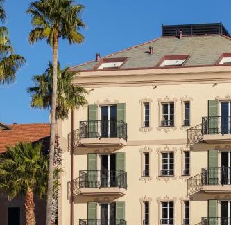 Laigueglia Hotel | Experience Hotel Windsor: Oceanfront Bliss & Top Ratings
