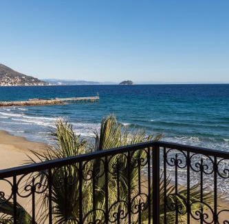 Laigueglia Hotel | Experience Hotel Windsor: Oceanfront Bliss & Top Ratings