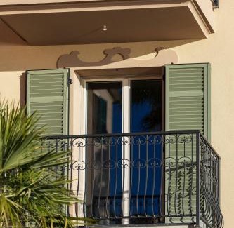 Laigueglia Hotel | Experience Hotel Windsor: Oceanfront Bliss & Top Ratings