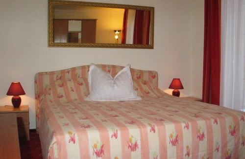 Zeltingen-Rachtig Hotel | Discover Hotel Winzerverein: Pool, Hot Tub & 9/10 Rating