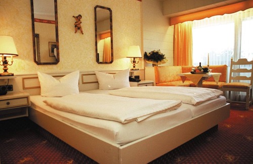 Zellerau Hotel | Discover Hotel Wittelsbacher Höh - Guest Rated 8.8/10