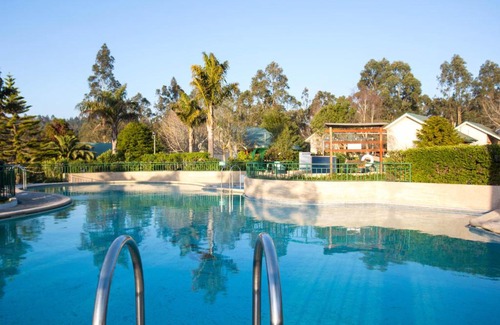 El Quisco Hotel | Relax at Hotel y Cabañas Huallilemu Sur with Pool & Breakfast