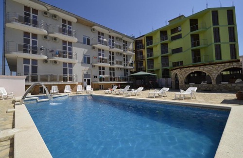 Vityazevo Hotel | Discover Hotel Yanakis: Rated 9/10 with Pool & Breakfast